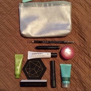 Ipsy bag makeup samples!!
